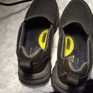 Mens Black Size 10.5 Sketcher slip on casual shoes. Nearly New
